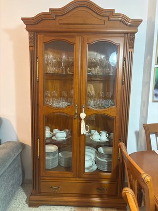 Vitrina de Madera Clásica