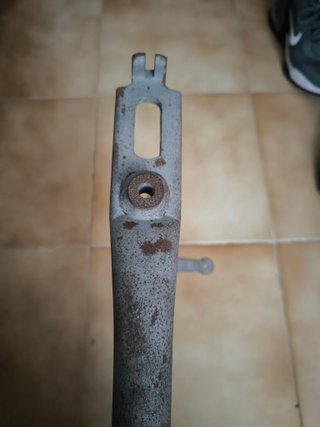 Escora Macal M83