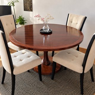Conjunto de mesa de comedor redonda con 4 sillas.