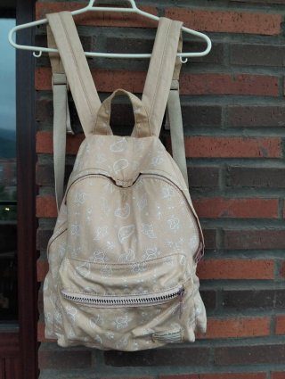 Mochila Beige con Estampado