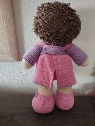 Muñeca de ganchillo 41 cm