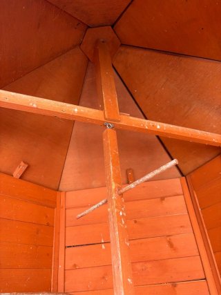 Jaula voladera para pájaros de madera