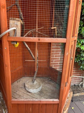 Jaula voladera para pájaros de madera