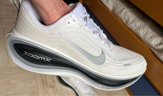 Nike Vomero Plus (White-Mtlc Silver-Black-Cool)