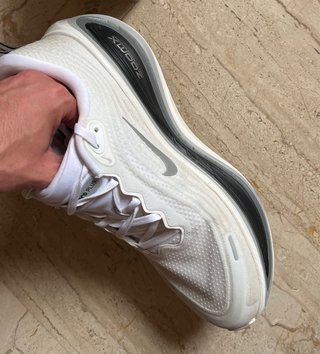Nike Vomero Plus (White-Mtlc Silver-Black-Cool)