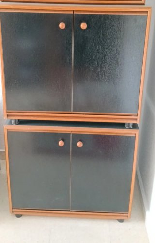 Mueble de almacenaje en Granada.precio por los 4.
