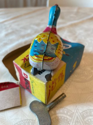 Juguete Antiguo de Hojalata Pato a Cuerda.
