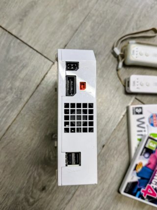 Nintendo Wii con mandos y juegos