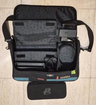 Nintendo Switch con maletín y juego