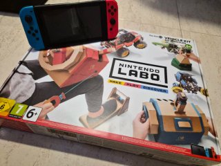 Nintendo Switch con maletín y juego