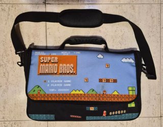 Nintendo Switch con maletín y juego