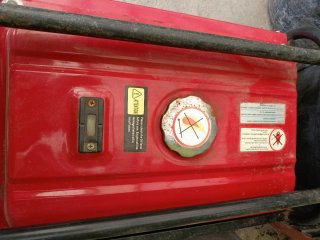 Generador Eléctrico Rojo