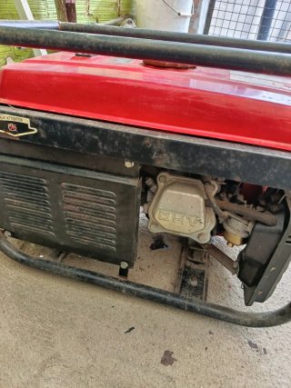 Generador Eléctrico Rojo