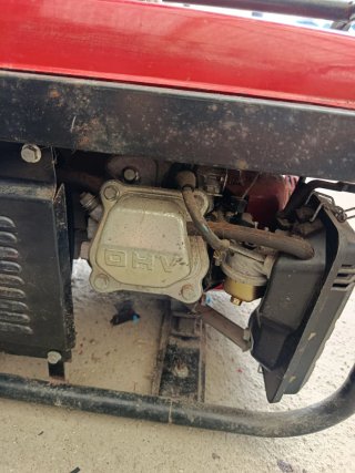 Generador Eléctrico Rojo