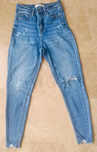 Pantalón vaquero Stradivarius