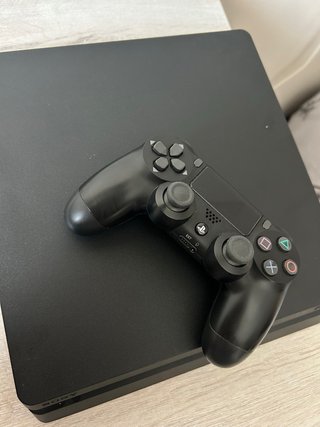 PS4 Slim 1TB (PlayStation 4)