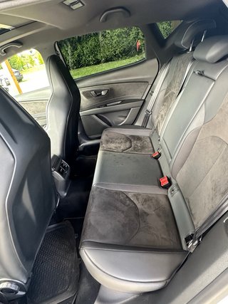 SEAT Leon cupra white carbon