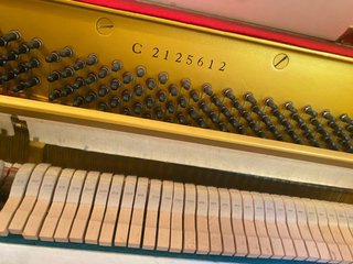 Piano Vertical Acústico Yamaha Marfil