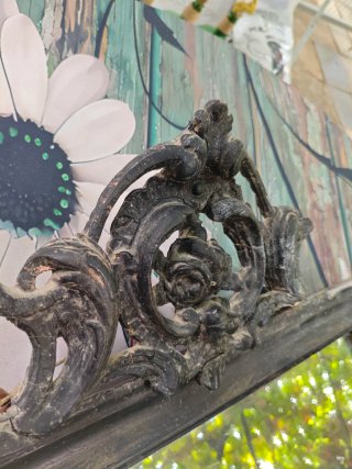 Espejo de Pared Antiguo con Copete Barroco