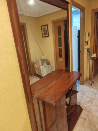Mueble recibidor madera y cristal