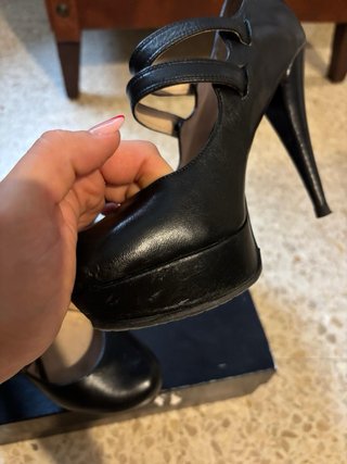 Zapatos de tacón Guess negros