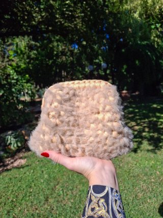 Fluffuly Clutch Beige