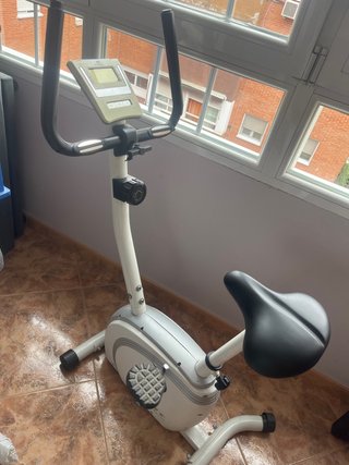 Bicicleta Estática Blanca y Negra