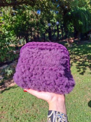 Fluffy Clutch Viola