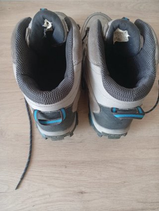 Botas de montaña Quechua beige y grises