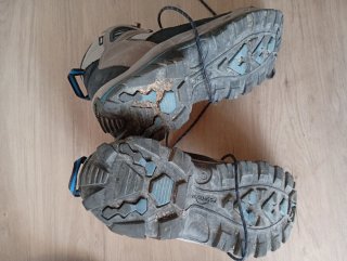 Botas de montaña Quechua beige y grises