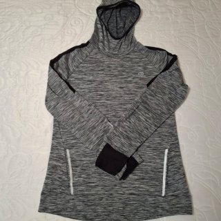 Sudadera con capucha gris