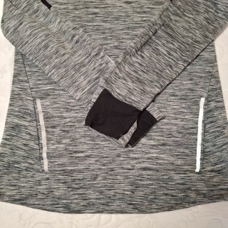 Sudadera con capucha gris