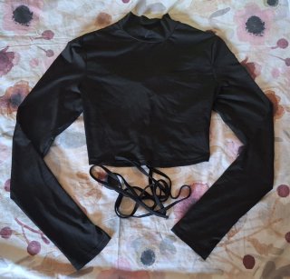 Crop top manga larga negro