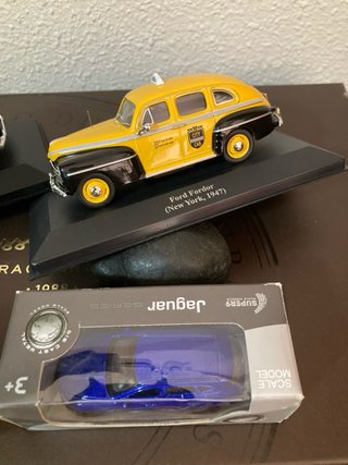2 maquetas coches antiguos + 2 de regalo