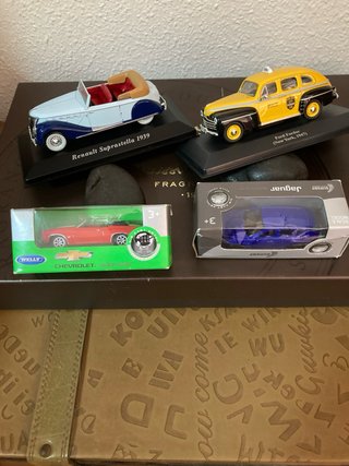 2 maquetas coches antiguos + 2 de regalo