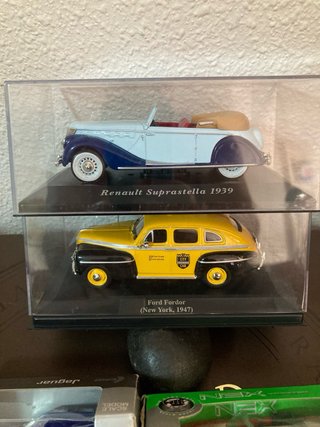 2 maquetas coches antiguos + 2 de regalo