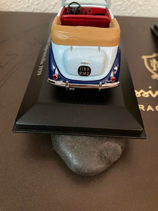 2 maquetas coches antiguos + 2 de regalo