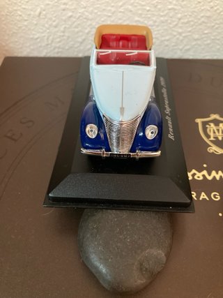 2 maquetas coches antiguos + 2 de regalo