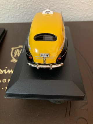 2 maquetas coches antiguos + 2 de regalo