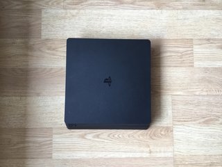PS4 1TB FIFA 19 + 2 Mandos