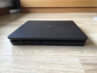 PS4 1TB FIFA 19 + 2 Mandos