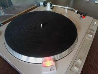 Tocadiscos Sony PT 25 y Altavoces Rotel