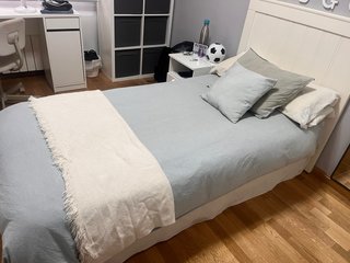 Cama de 90 cm con cabecero blanco