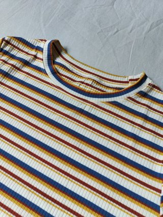 Camiseta crop top canalé de rayas talla M-L