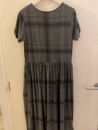 Vestido de cuadros gris