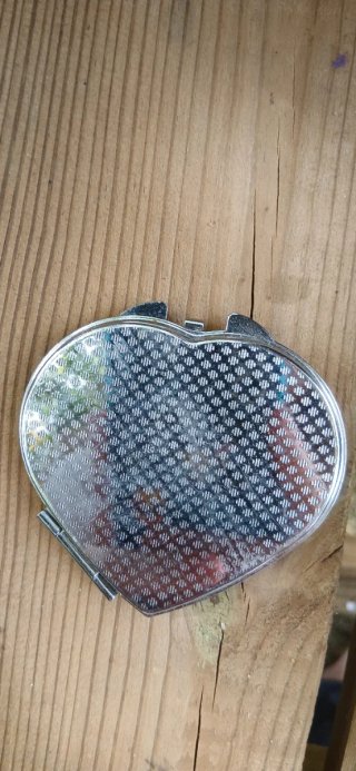 Espejo de Bolsillo con Forma de Corazón