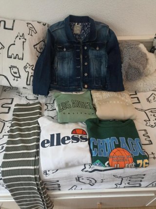 Lote de ropa(puede venderlo por separado)