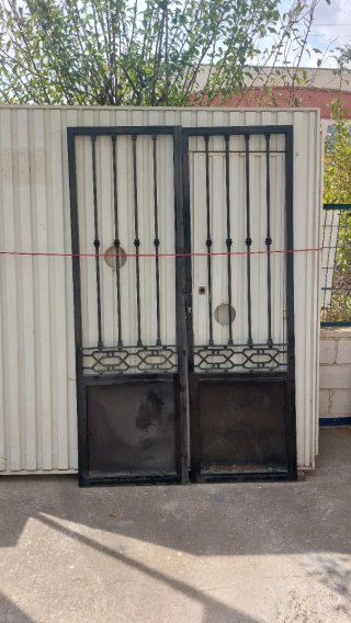 Puerta doble de forja