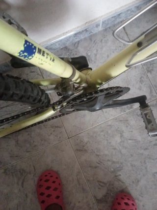 Bicicleta MTB color crema en Málaga