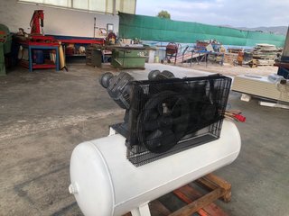 Compresor 300L 5.5CV 10kg